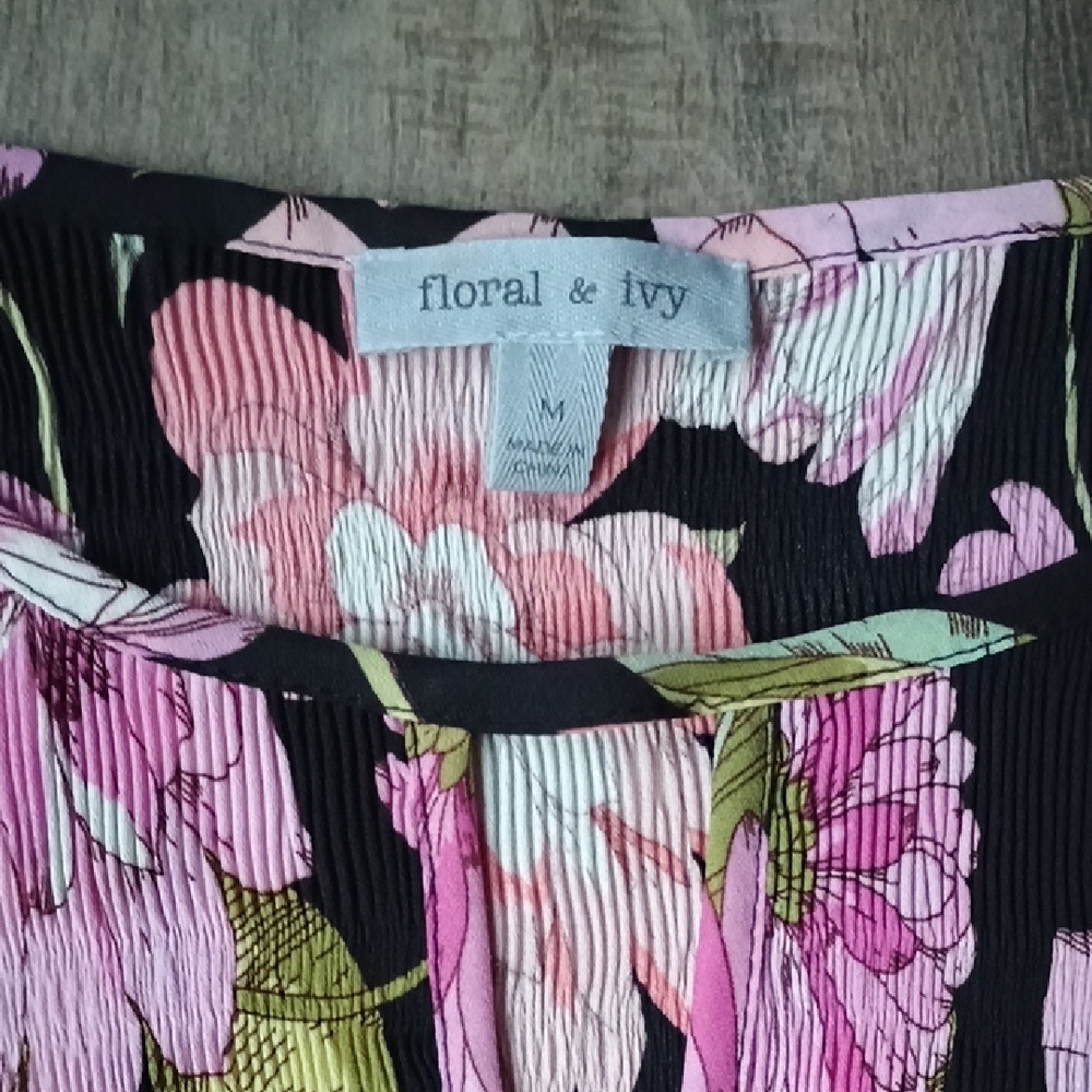 Floral & Ivy Bell Sleeve Blouse - Pink and Black - Picture 2 of 9